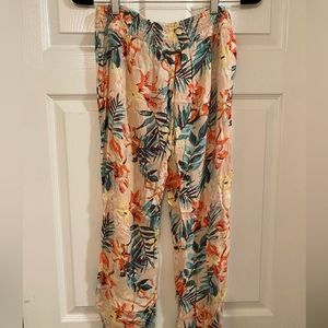 Billabong pants with elastic waist and ankles